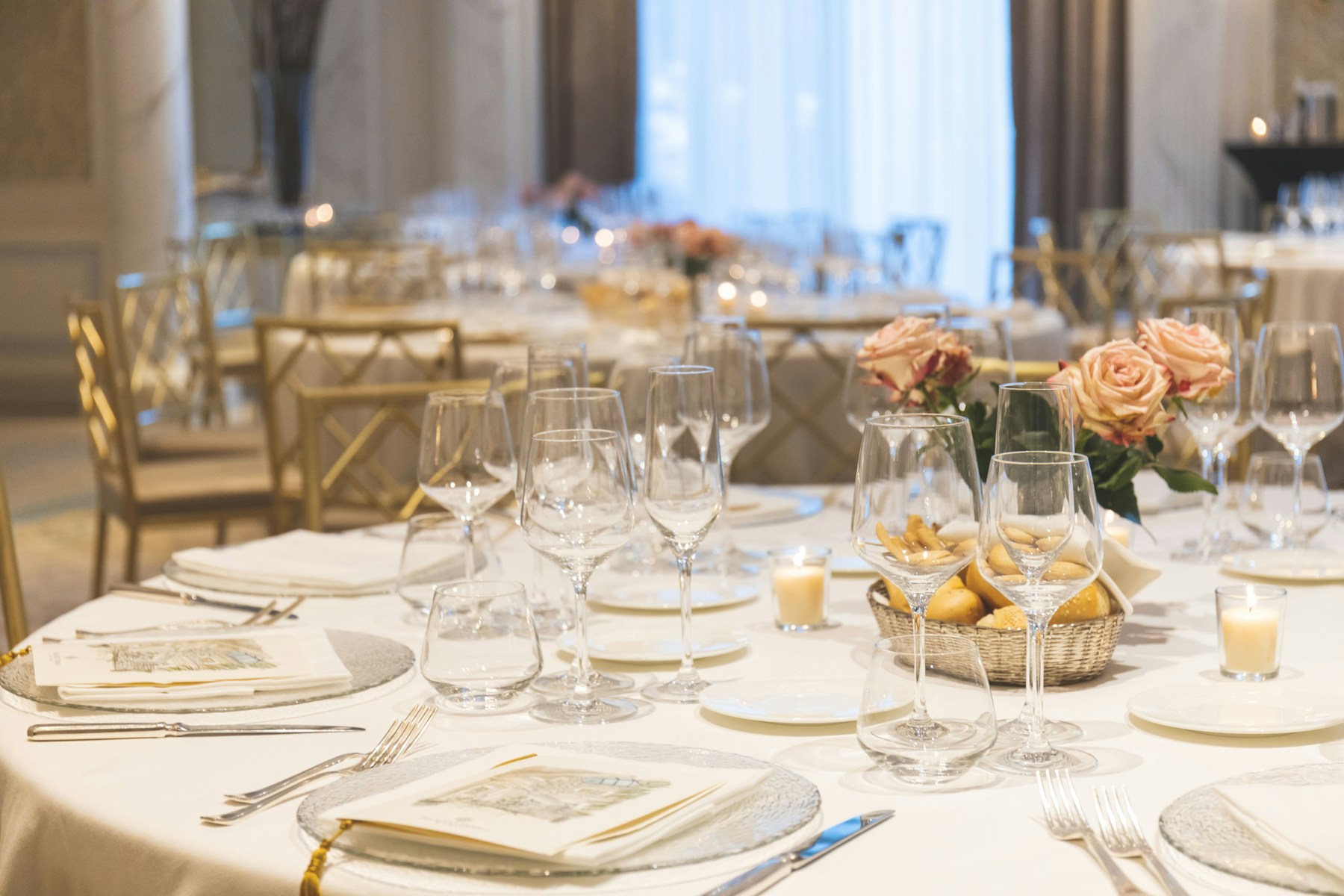Montaje de cena de gala — fotografía provisional de Luigi Pozzoli